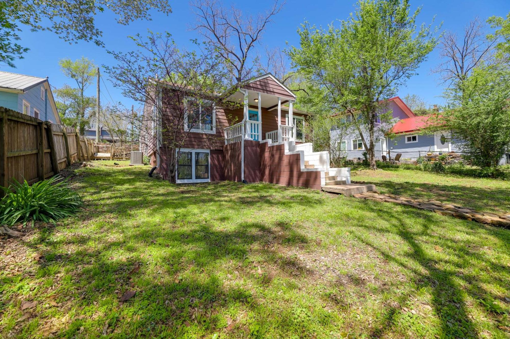 Fayetteville Retreat With Yard - Walk To Campus! Exterior photo