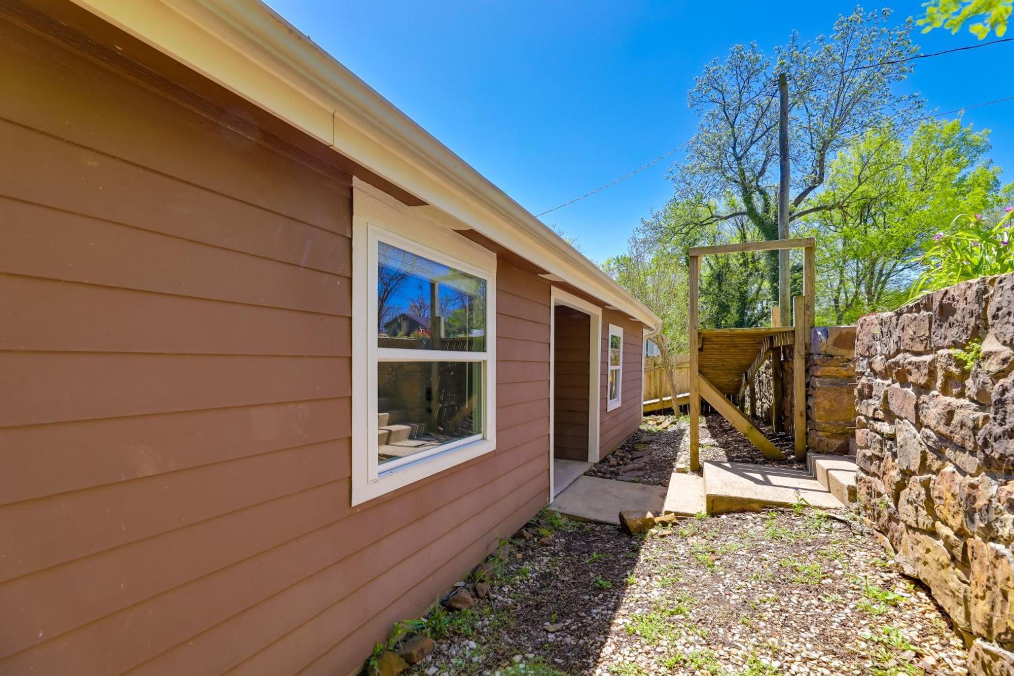 Fayetteville Retreat With Yard - Walk To Campus! Exterior photo